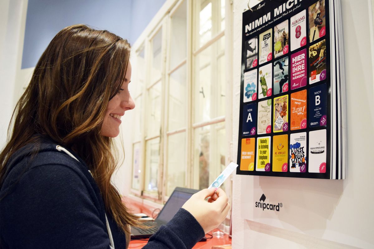 Eine snipcard wird vom Snipboard genommen